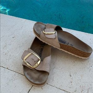 Rose Gold Madrid Birkenstock’s gold buckle 37